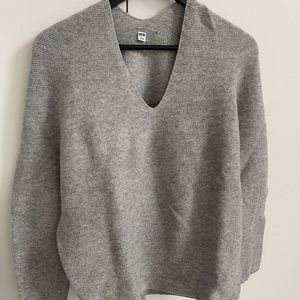 Uniqlo grey sweater!